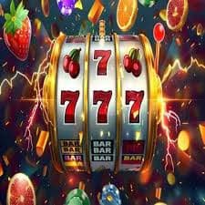 589 app Myanmar ဖုန်းမှ Slots ကစားနေသော ကစားသူ